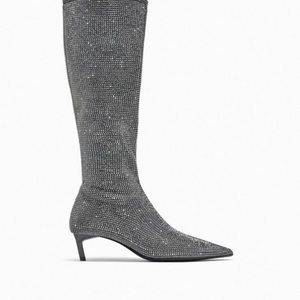 Used Zara diamond boots
Only wear them once.
Like new